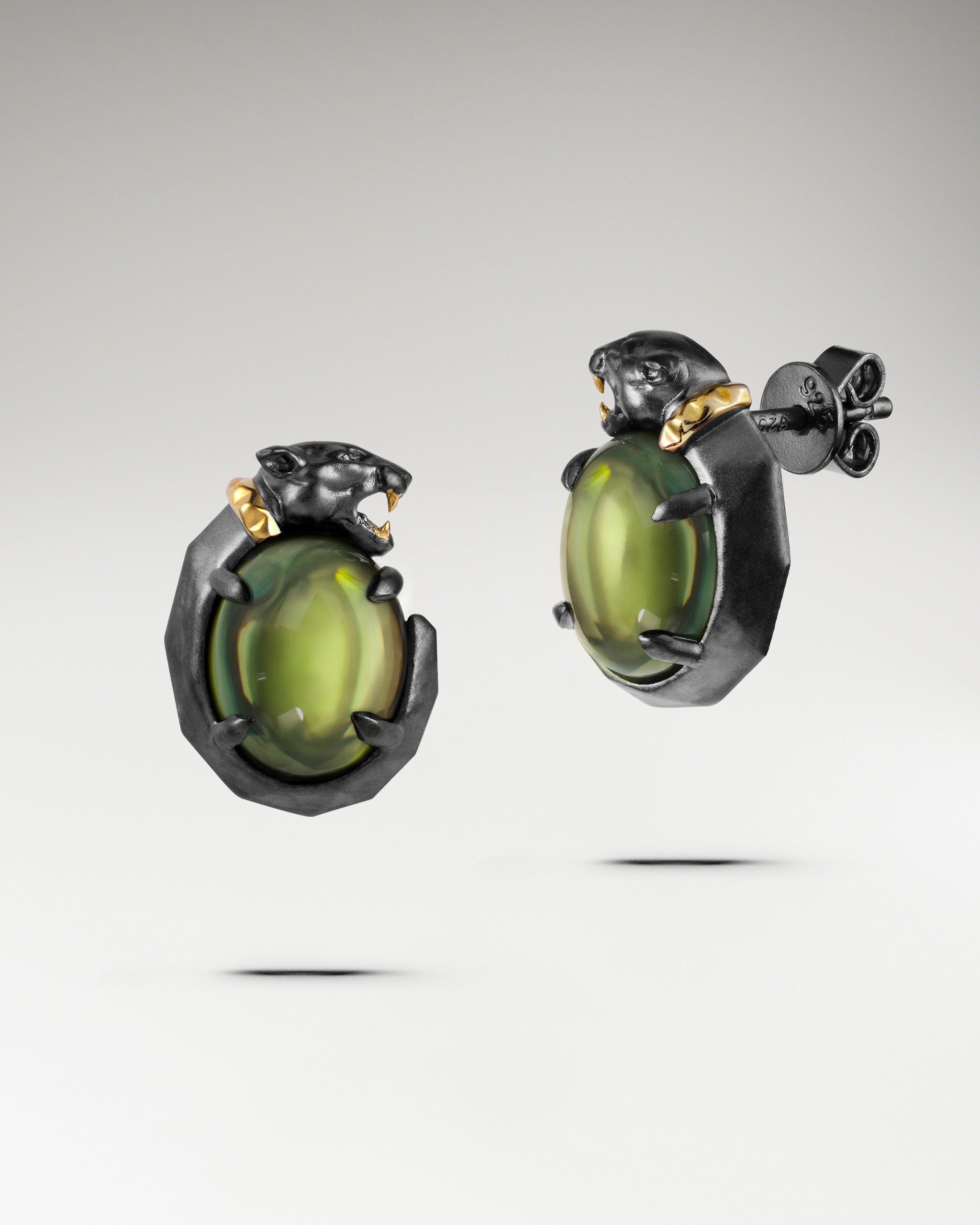 Panther’s Fang Earrings In Sterling Silver With Garnet