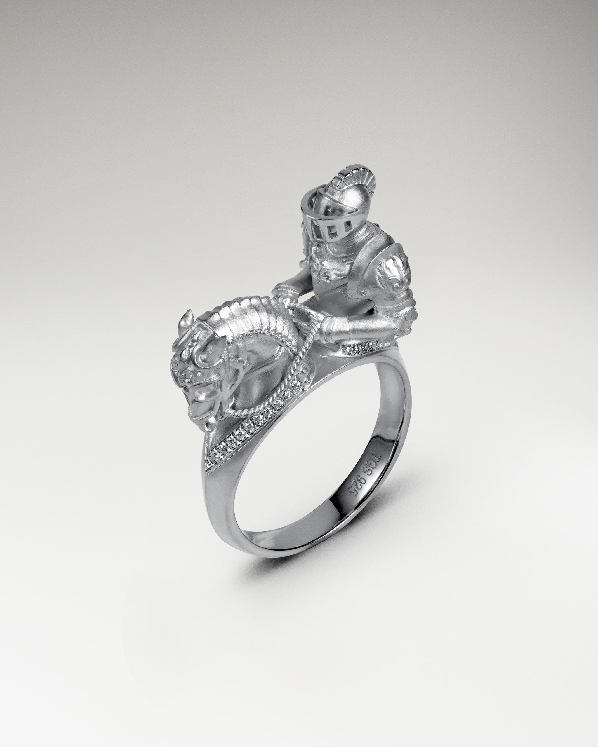 イエローシトリンとモアッサナイトをあしらったスターリングシルバーのサバンナ スピリット リング