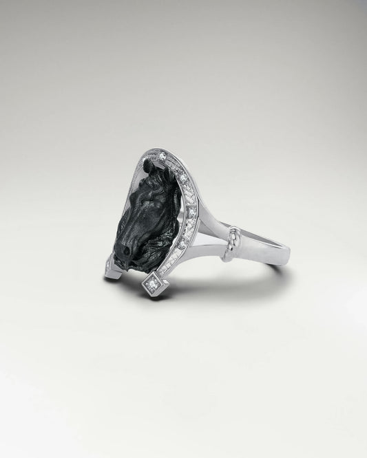 Anello scultura a ferro di cavallo in argento sterling con moissanite